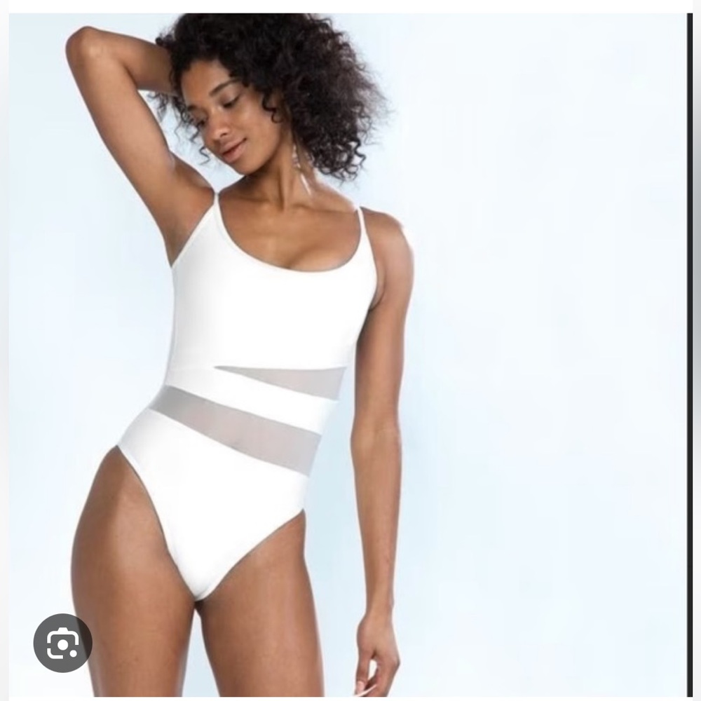 NWT $180 Summersalt The Causeway One Piece in white Gorgeous, cute and sexy Sz 8